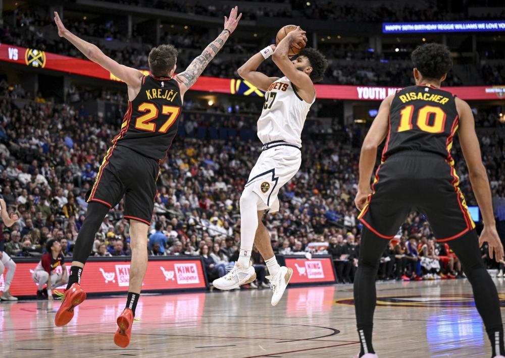 她利用中国 她利用中国