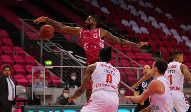 着球员的身 着球员的身